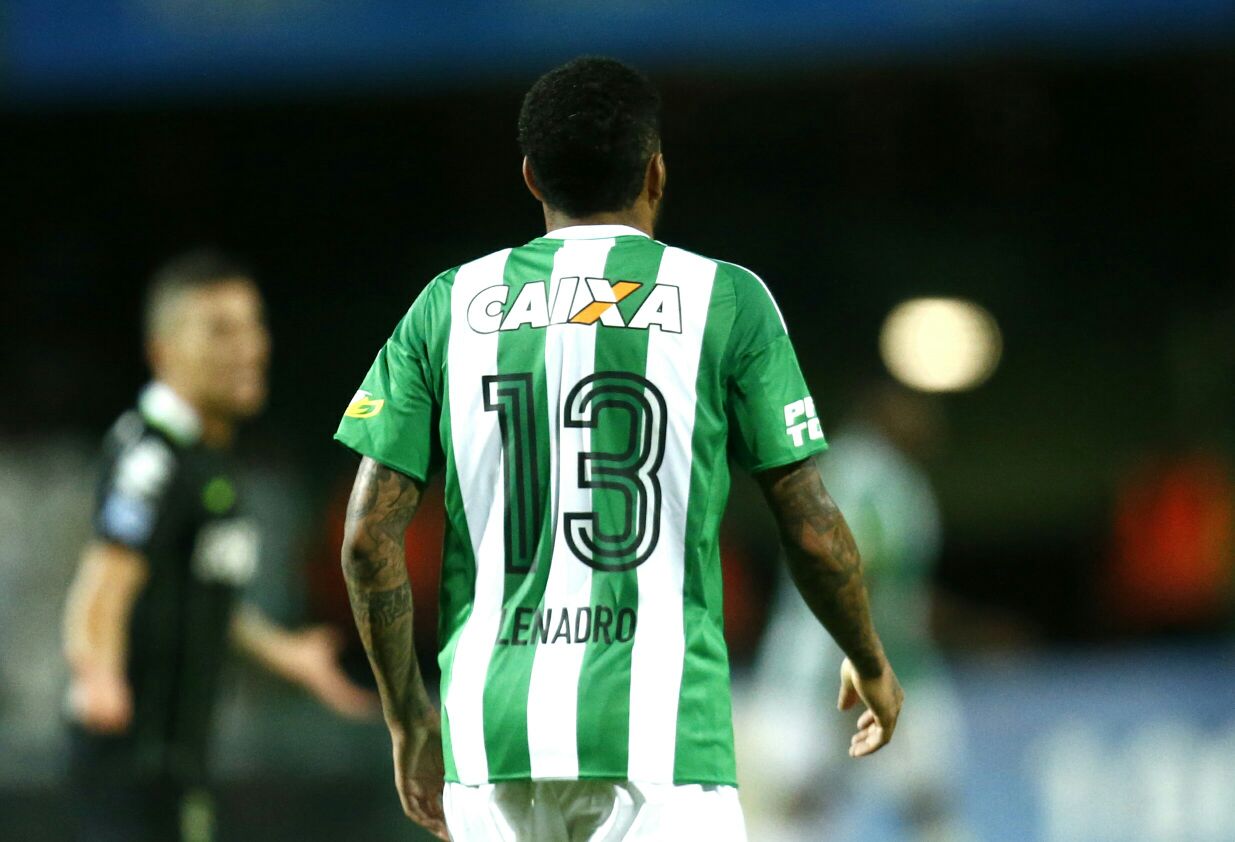 Atacante Leandro teve o nome escrito errado no jogo do Cortiba contra o Atlético Nacional. | Hugo Harada/Gazeta do Povo