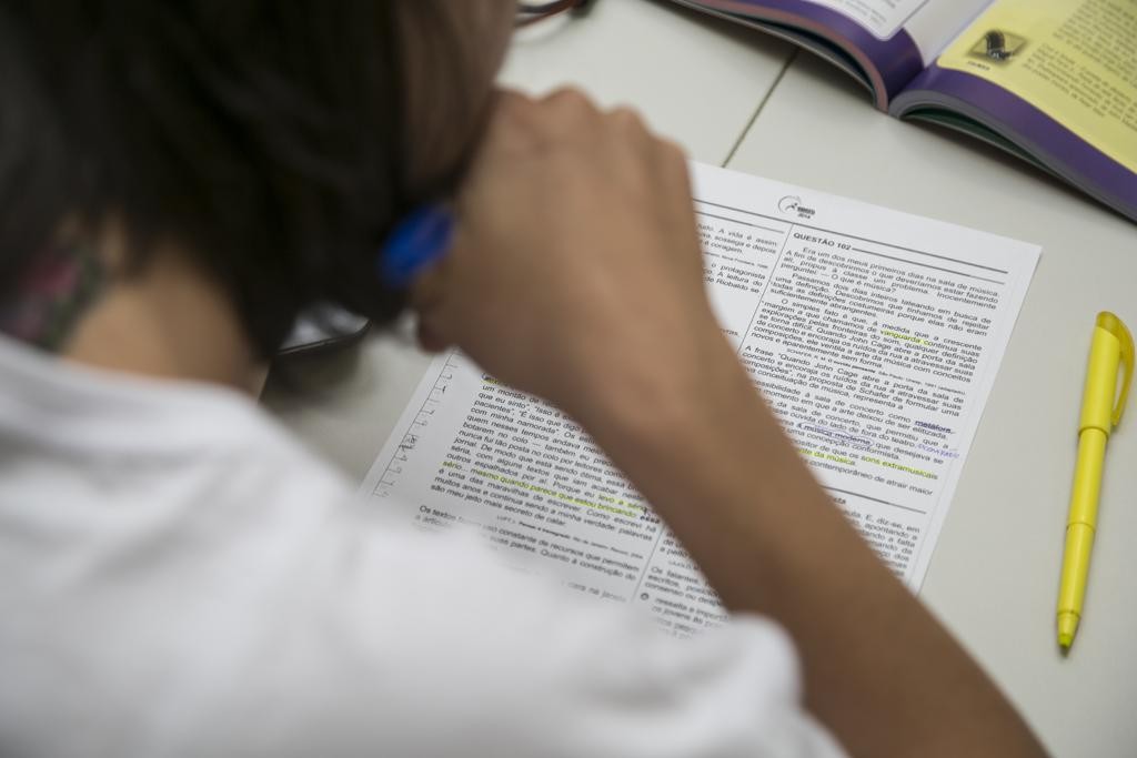 Na reta final, é importante focar nas dúvidas e não concentrar várias horas de estudo por dia.