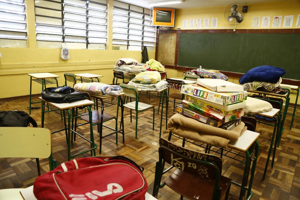 Imagem de colégio onde alunos decidiram sair por conta própria após a morte de estudante | Henry Milleo/Gazeta do Povo