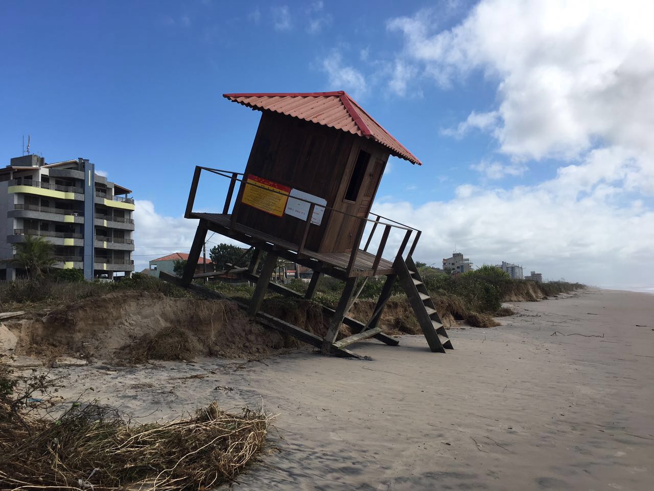 Ressaca nos balneários de Betaras e Ipacaraí, no Paraná. | Fábio Oliveira/