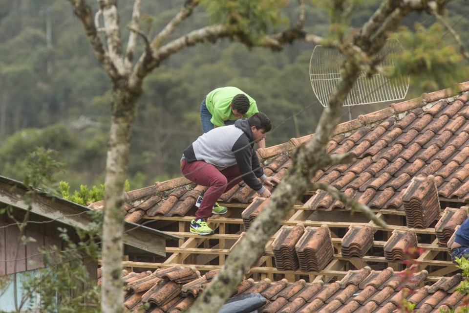 Estragos deixados pela explosão em Bocaiúva do Sul | Lineu Filho/Gazeta do Povo