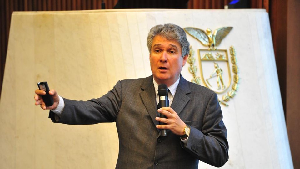 Mauro Ricardo da Costa, secretário da Fazenda, apresenta dados do segundo quatrimestre aos deputados estaduais | Pedro de Oliveira/Alep