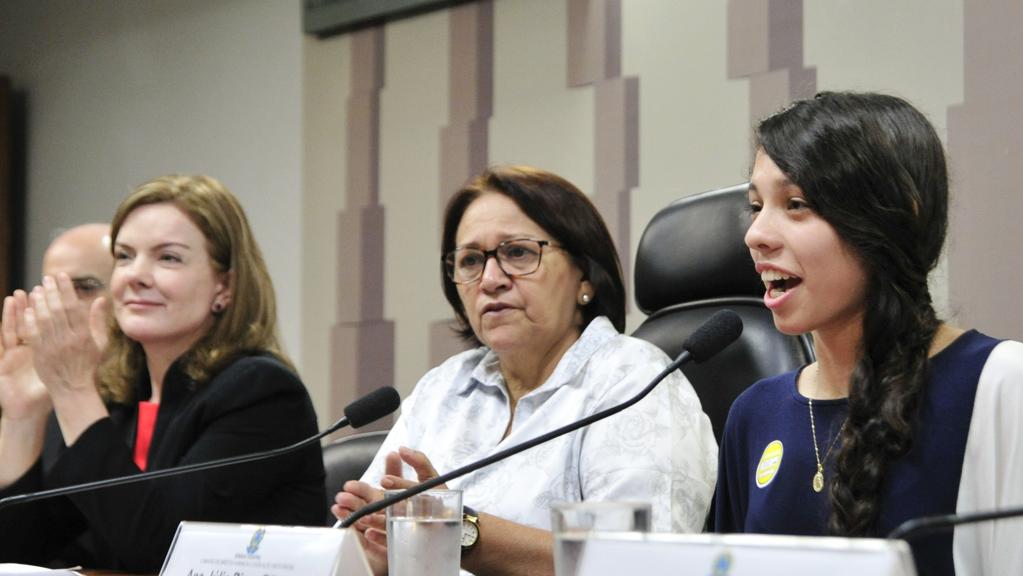 Estudante Ana Júlia participou de audiência pública sobre a PEC do Teto. | Geraldo Magela/Agência Senado