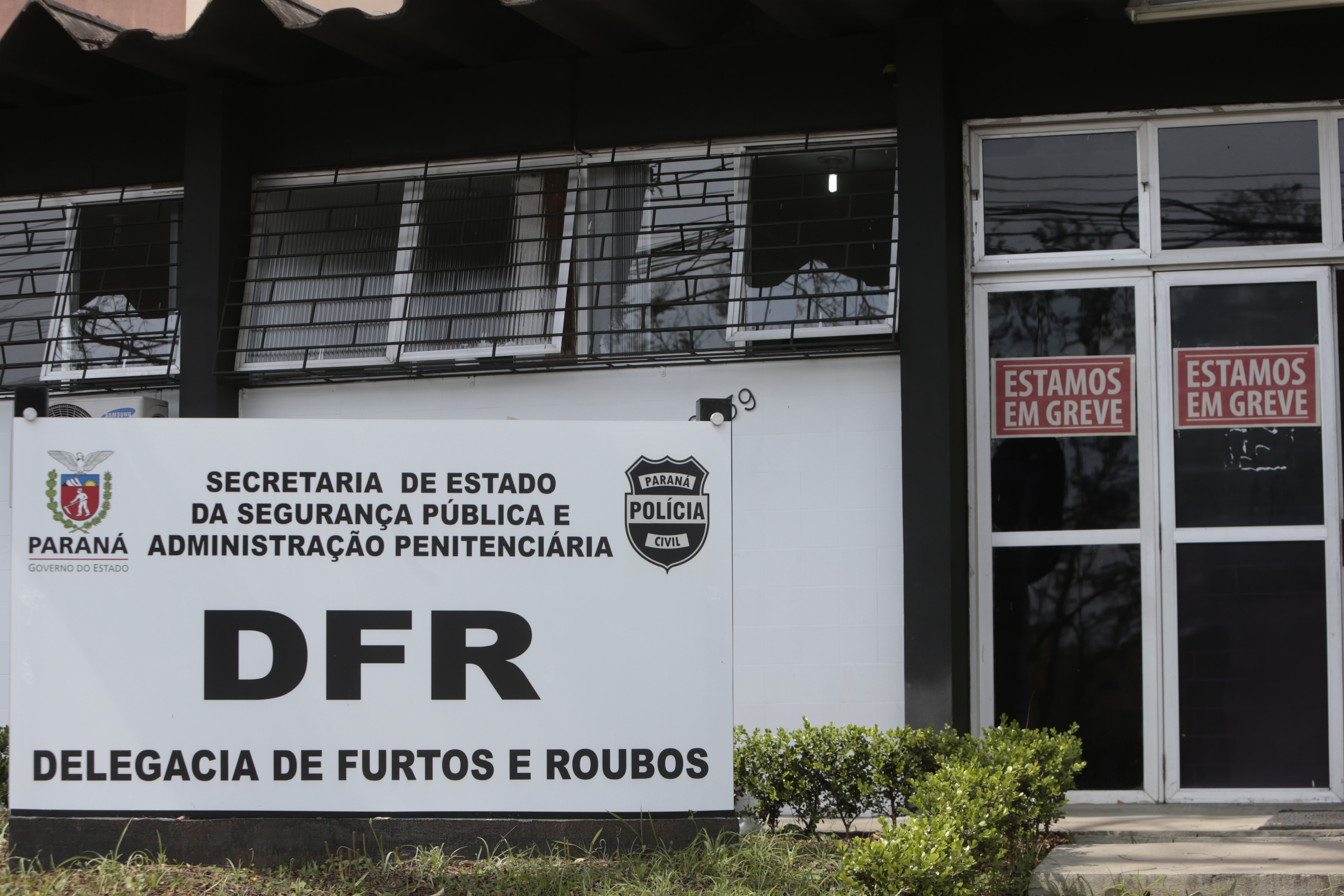 Policiais civis do Paraná entraram em grave nesta segunda-feira (17/10). Contudo policiais militares e bombeiros estão proibidos de realizar paralisações. | Albari Rosa/Gazeta do Povo