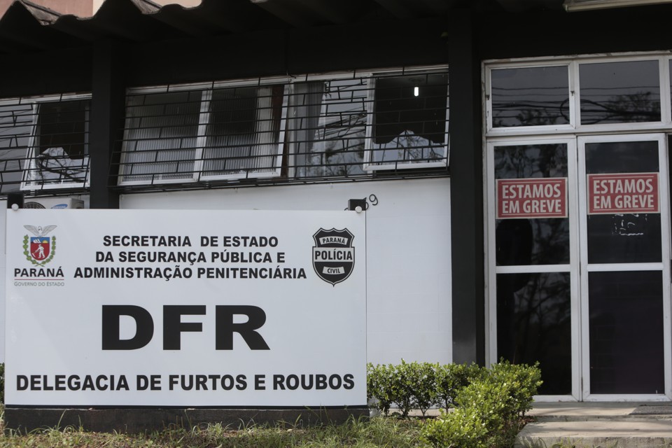 Policiais civis do Paraná entraram em grave nesta segunda-feira (17/10). Contudo policiais militares e bombeiros estão proibidos de realizar paralisações. | Albari Rosa/Gazeta do Povo