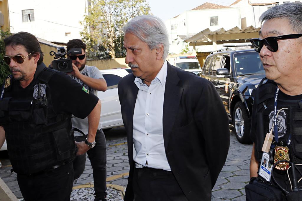 José Antunes Sobrinho (ao centro) já foi alvo de mandado de prisão preventiva na Lava Jato | Albari Rosa/Gazeta do Povo