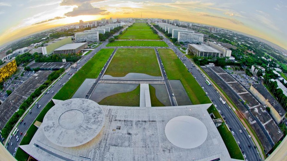 A esplanada dos Ministérios, vista do 28.º andar do Congresso Nacional: aposentadoria de servidor federal supera com folga os ganhos dos demais aposentados. | Ana Volpe/Senado/Fotos Públicas