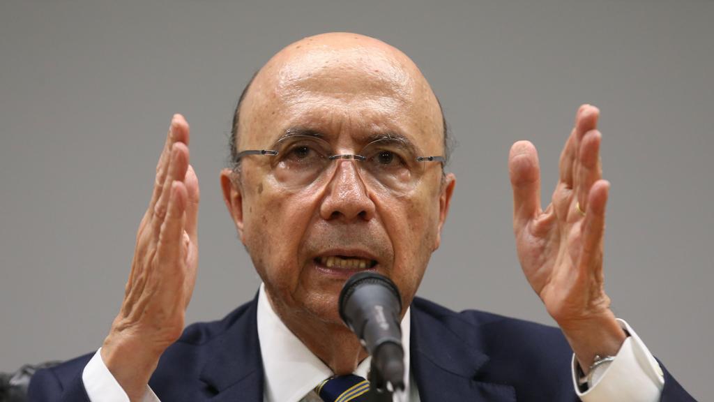 Henrique Meirelles gravou pronunciamento antes de embarcar para os Estados Unidos, onde participará da reunião do Fundo Monetário Internacional (FMI). | Valter Campanato/Agência Brasil