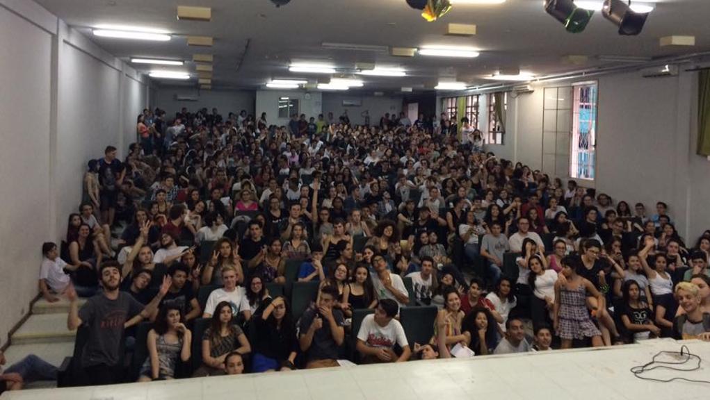 Cerca de 470 estudantes do campus Curitiba do IFPR participaram da assembleia que decidiu pela não ocupação do prédio. | Reprodução/Facebook