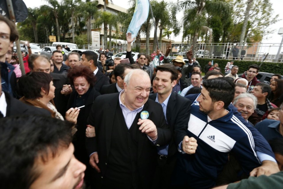 Rafael Greca venceu a disputa contra Ney Leprevost em nove das dez zonas eleitorais da capital | Hugo Harada/Gazeta do Povo