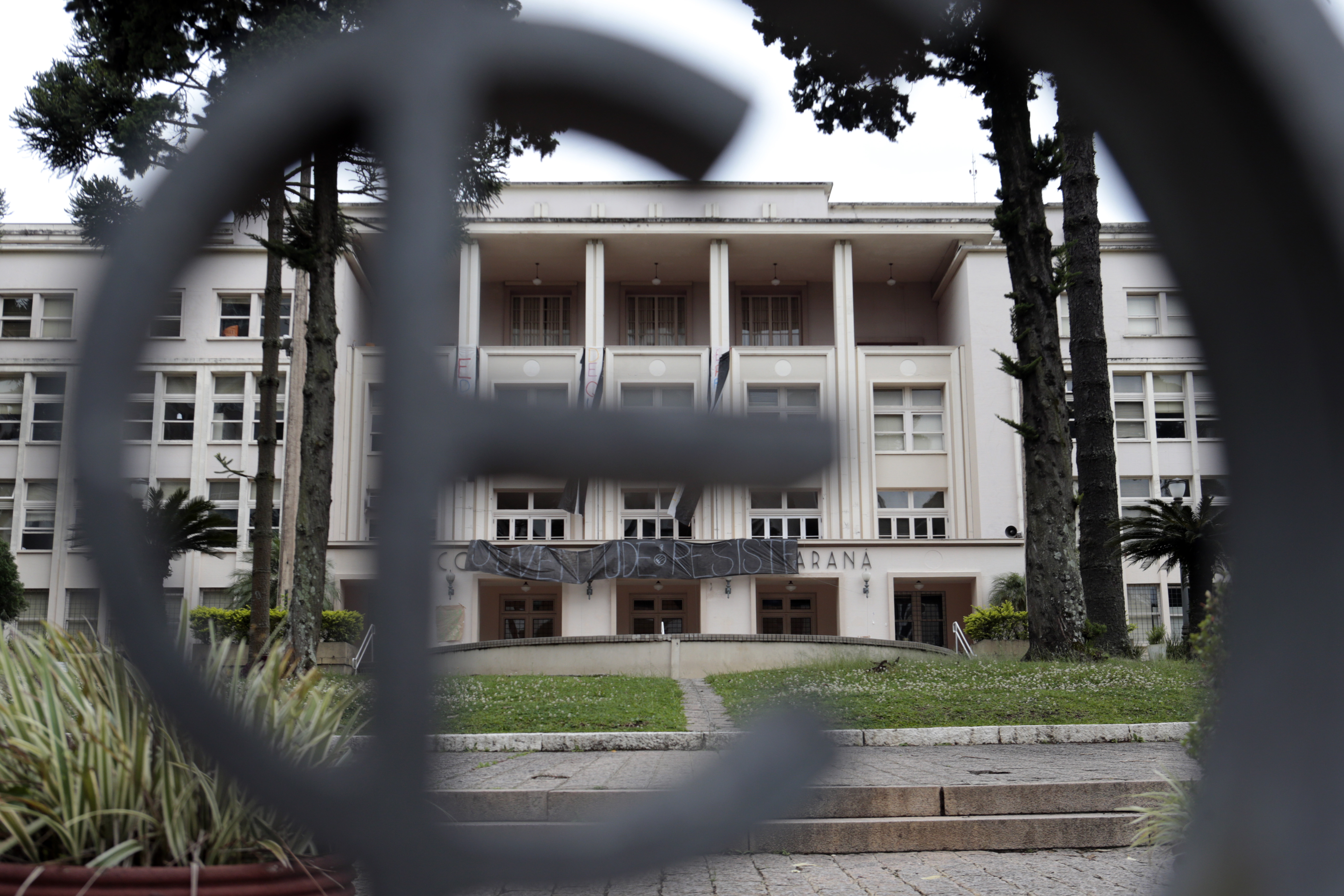 Colégio Estadual do Paraná, o maior do estado, é um que segue ocupado | Albari Rosa/Gazeta do Povo
