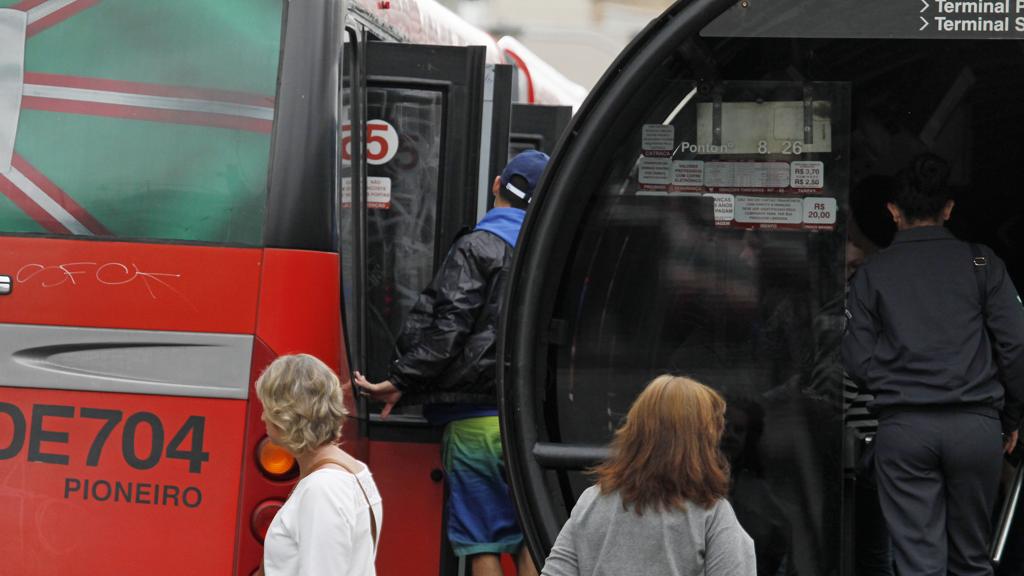 Tubo da Praça Eufrásio Correia foi a quinta estação com mais invasões no período analisado pelas empresas | Antônio More/Gazeta do Povo