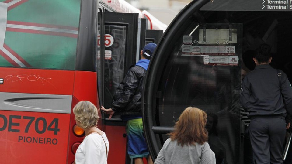 Tubo da Praça Eufrásio Correia foi a quinta estação com mais invasões no período analisado pelas empresas | Antônio More/Gazeta do Povo