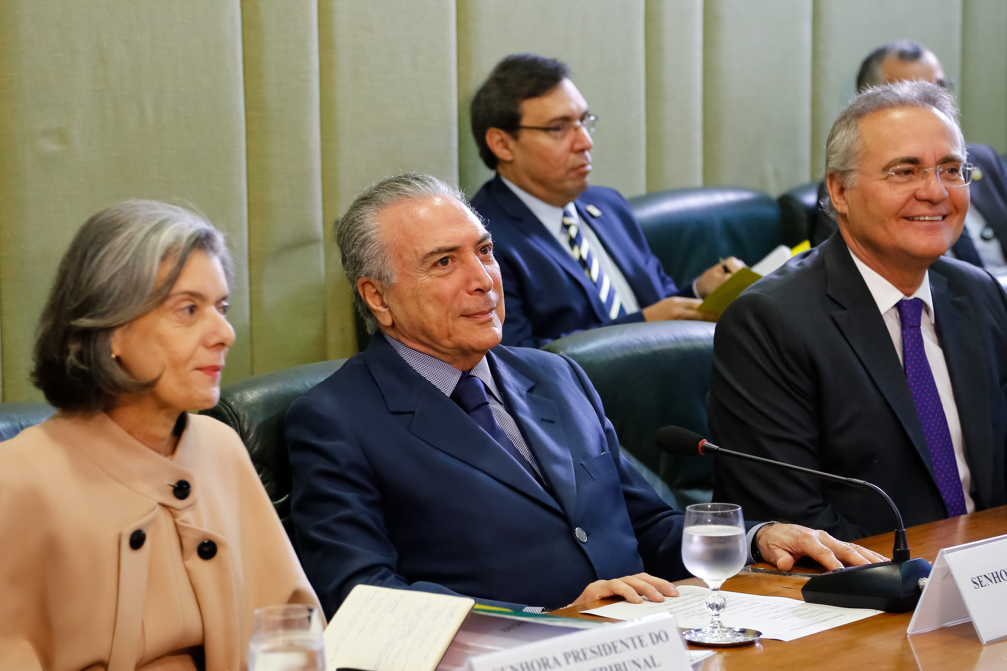 Cármen Lúcia (à esq), Michel Temer (ao centro) e Renan Calheiros se reúnem | MMarcos Corrêa/PR