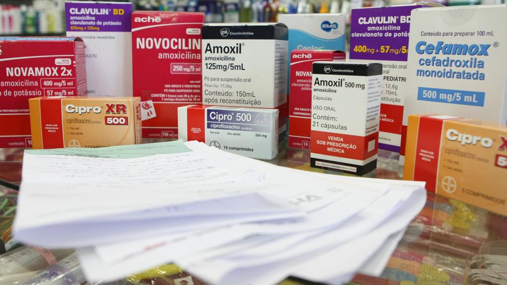 Uso correto dos antibióticos está entra os cuidados para evitar o surgimento de bactérias resistentes às substâncias | Marcelo Elias/
Gazeta do Povo