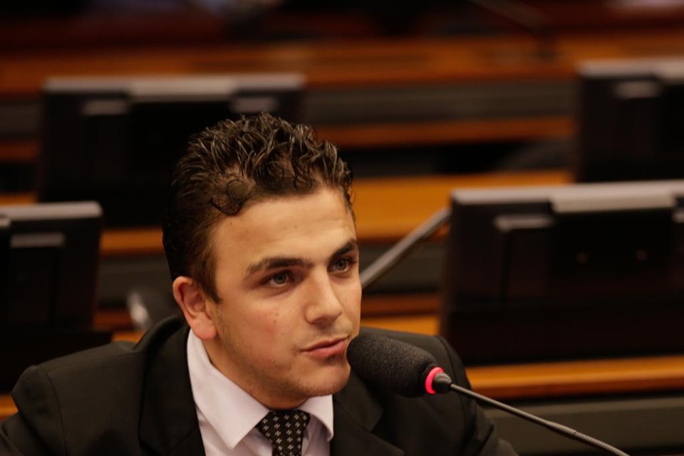Sem dinheiro, candidatos fazem acordo para reduzir tempo de TV em 15 cidades Aliel Machado, candidato em Ponta Grossa. | Wenderson Araujo/Gazeta do Povo