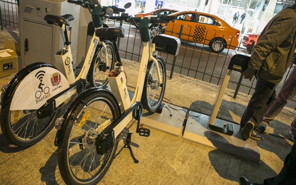 No último dia 29 de setembro, o consórcio BikeFácil apresentou um protótipo à Urbs.  Essa etapa de amostragem era obrigatória do edital. | Marcelo Andrade/Gazeta do Povo