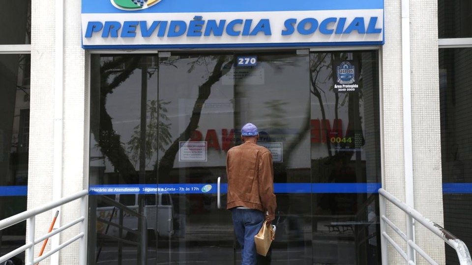 Nova regra da aposentadoria afeta mais os “ricos”, brancos e instruídos | Aniele Nascimento/Gazeta do Povo