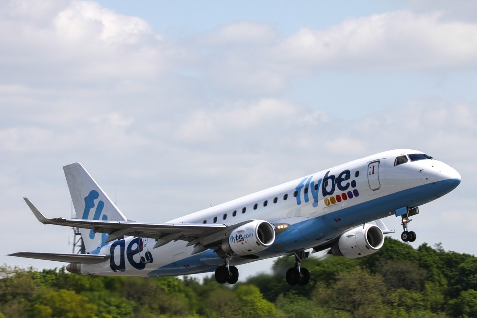 Jatos E170 e E175 da Embraer recebem homologação para operar na Rússia Um Embraer E175 da companhia aérea Flybe | Steve Walsh/Flickr