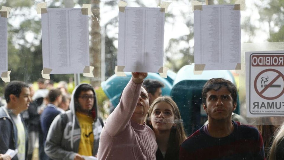 Prova estava marcada para começar às 14h e terá duração de cinco horas. | Antônio More/Gazeta do Povo