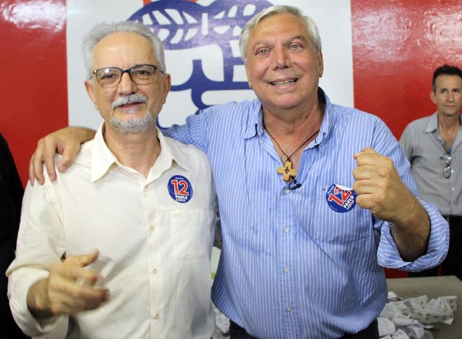 Ao lado do vice Camilo Rorato (PSDB), Paulo Mac Donald Ghisi (PDT) comemora a vitória nas urnas e agora aguarda decisão do TSE | Vacy Alvaro/