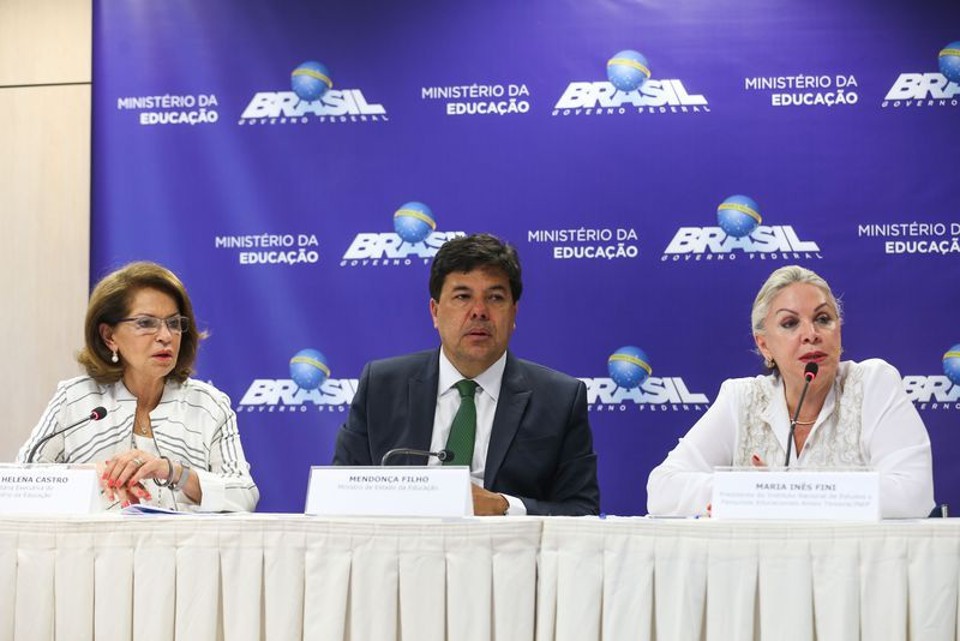 O MEC divulgou nesta terça-feira (4) as notas das escolas no Enem 2015. Na foto, a secretária-executiva da pasta, Maria Helena Guimarães de Castro, o ministro da Educação Mendonça Filho e a presidente do Inep, Maria Inês Fini | Elza Fiuza/Agência Brasil