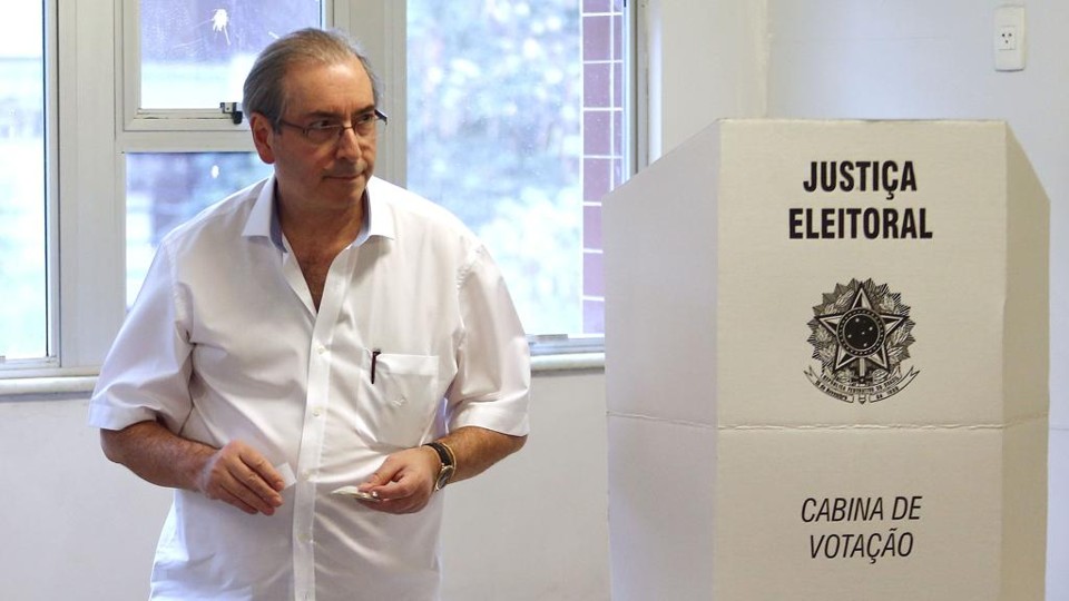 Cunha é xingado e tira selfies ao votar e diz que entrará com recursos contra cassação | WILTON JUNIOR/ESTADÃO CONTEÚDO