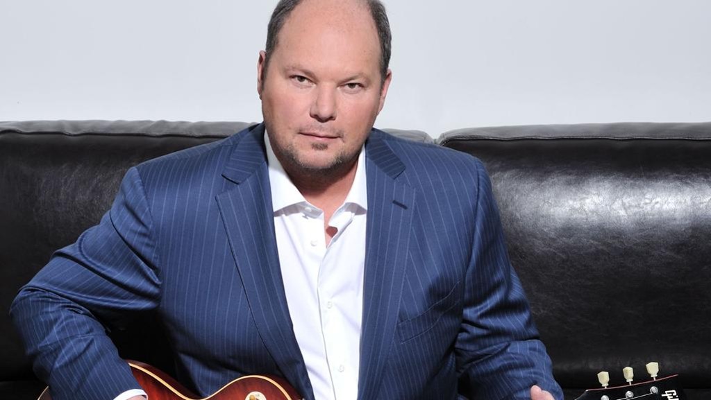 Músico vai relembrar hits antigos como “Sailing” e apresentar novos trabalhos.