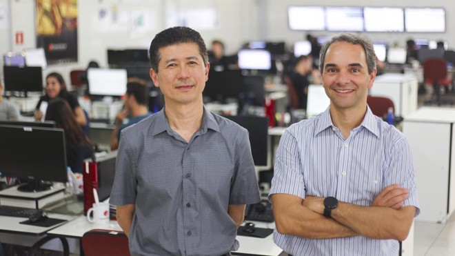 Juliano (à dir,) e Ruy são sócios da Central Server, uma empresa de TI de Curitiba que está entre as que mais crescem do Brasil | Daniel Castellano/Gazeta do Povo