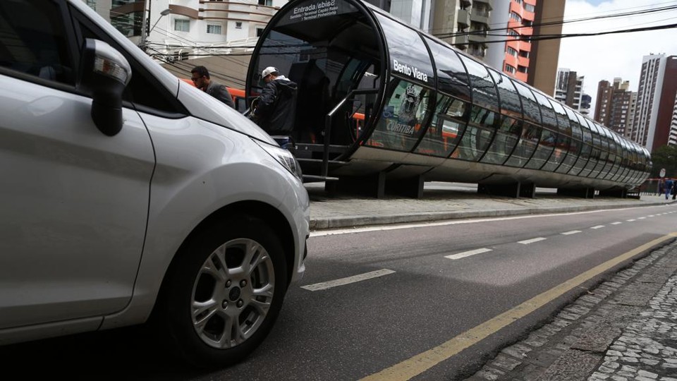 Implantação da via calma na Avenida Sete de Setembro é uma das principais reclamações dos moradores do Batel. | Henry Milleo/Gazeta do Povo