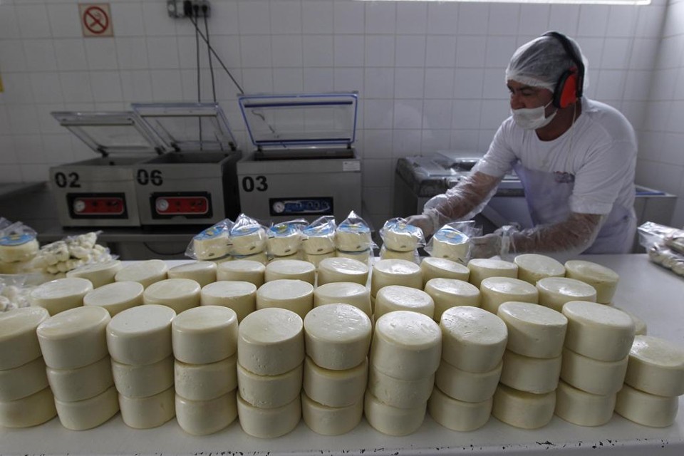 A Defesa comprará 125 tipos de alimentos, entre hortifruti, grãos, lácteos, café, suco, carnes, doces e panificados. | Jonathan Campos/Gazeta do Povo