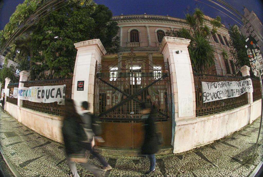 Instituto de Educação do Paraná é um dos colégios ocupados por estudantes em Curitiba | Daniel Castellano/Gazeta do Povo