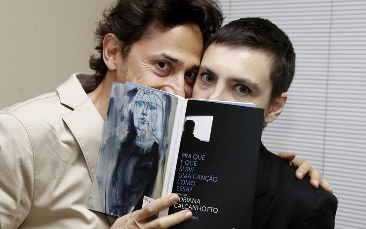 Eucanaã Ferraz e Adriana Calcanhotto durante o lançamento, em Curitiba | Pedro Serapio/Gazeta do Povo