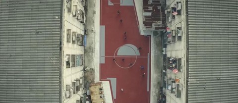 Quadras de futebol “tortas” conquistam crianças e adolescentes em Bangkok | /AP Thaliand/Reprodução/Vídeo