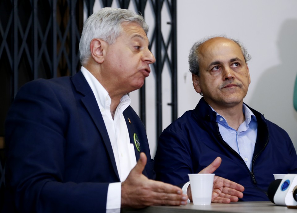 Em coletiva neste domingo (2), Fruet disse que depende de conversa com PDT para definir se apoiará alguém na disputa do 2.º turno. Extraoficialmente, sabe-se que a posição de Ratinho Jr também influenciará a decisão do atual prefeito de Curitiba. | Luis Henrique Sciamanna/Gazeta do Povo
