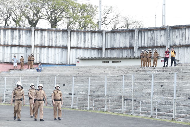Enquanto isso, setor de visitante na Vila Capanema ficou esvaziado. | Hugo Harada/Gazeta do Povo