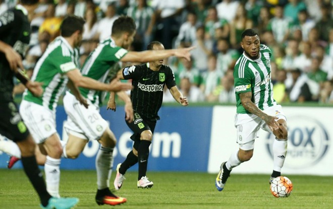 Kazim voltou ao time após começar o Atletiba no banco de reservas. | Hugo Harada/Gazeta do Povo