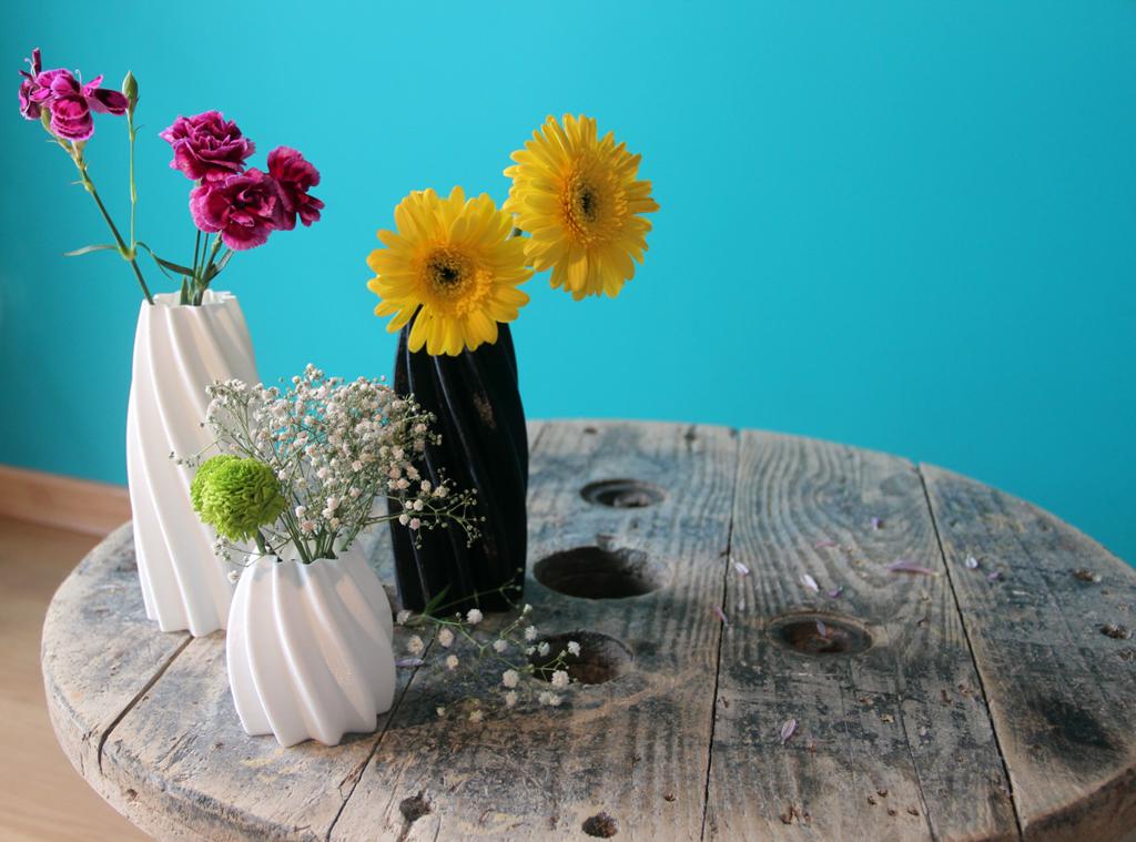 Vasos impressos em 3D pela Produteca, uma das empresas que atuam na área da manufatura aditiva | Giulia Motti/Divulgação