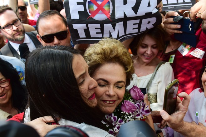 Ex-presidente Dilma Rousseff votou na tarde deste domingo em um colégio na zona Sul de Porto Alegre. | VINÍCIUS COSTA/ESTADÃO CONTEÚDO