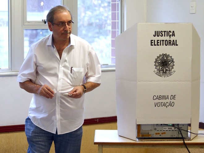 Deputado cassado e ex-presidente da Câmara, Eduardo Cunha foi xingado ao votar em escola na Barra da Tijuca, Rio de Janeiro. | Wilton Junior/Estadão Conteúdo