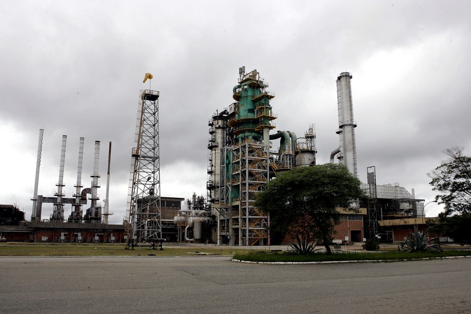 Refinaria de Araucária é um dos focos do problema. | Hedeson Alves/Arquivo/Gazeta do Povo