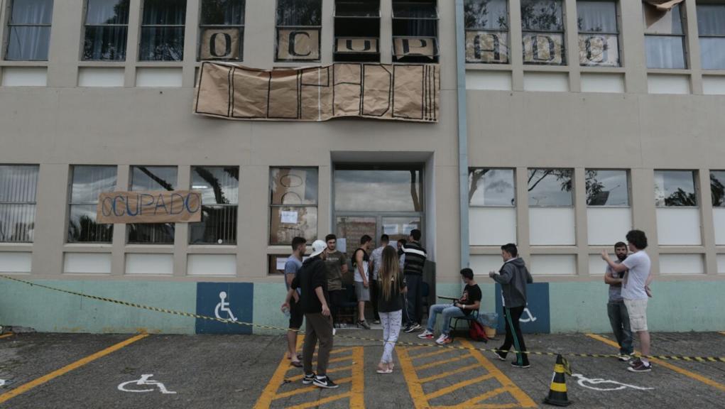 Departamento Educação Física ocupado | Albari Rosa/Gazeta do Povo