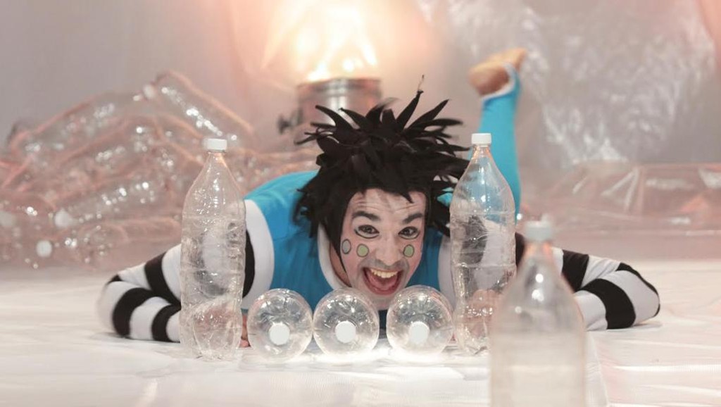 A DesCompanhia apresenta “Descobrindo Plaftpet” durante mostra no Teatro Eva Herz.