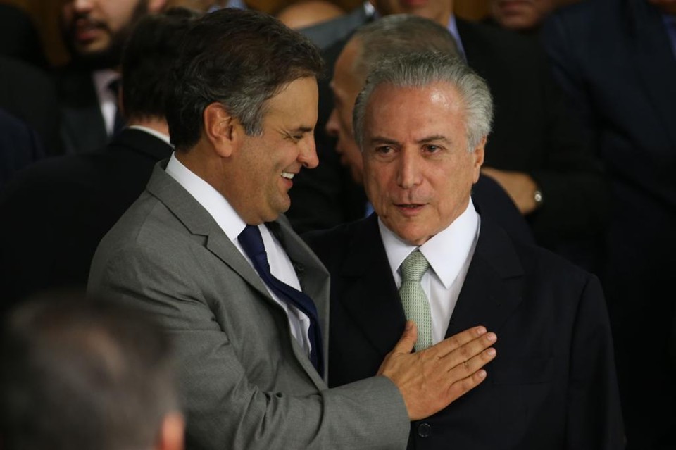 Aécio Neves, presidente nacional do PSDB, e Michel Temer, que considera prematura qualquer conversa sobre aliança. | Marcello Casal Jr/Agência Brasil