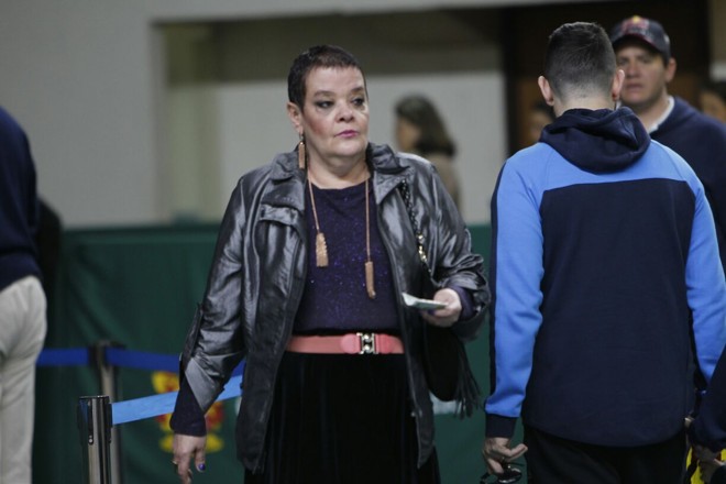 Virgínia Soares, acusada de envolvimento em mortes de pacientes na UTI do Hospital Evangélico de Curitiba, vota no Clube Curitibano. | Antonio More/Gazeta do Povo