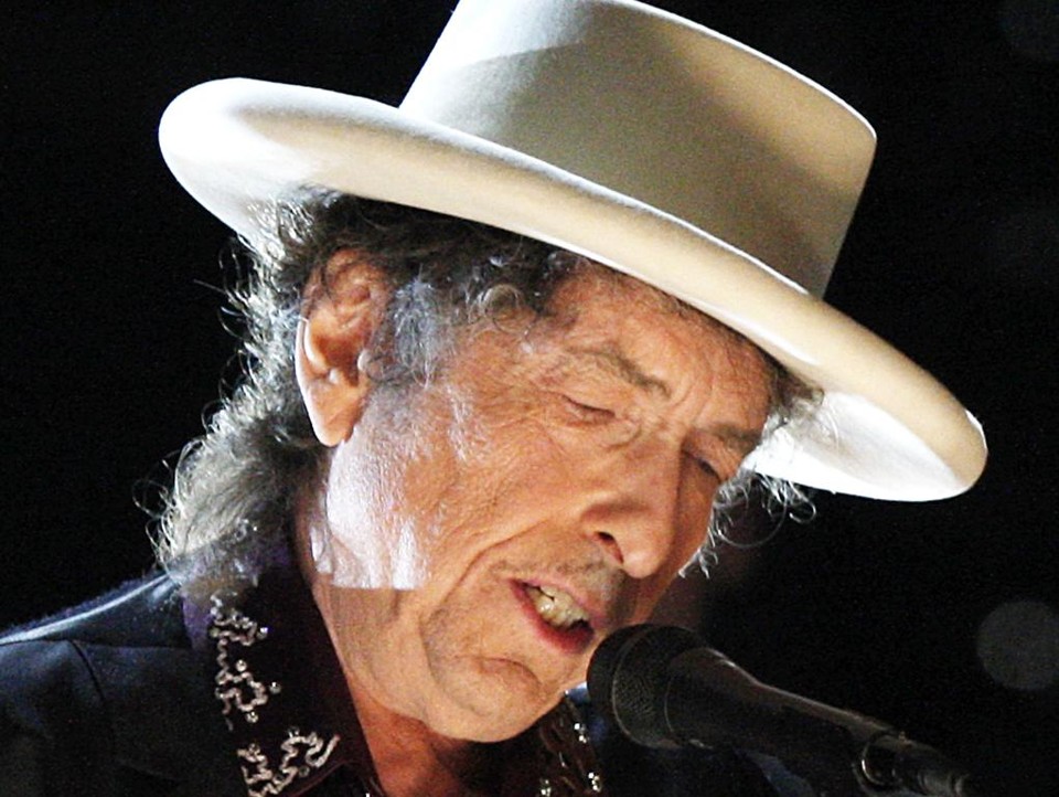 Entenda como a música ‘Jokerman’ concilia o talento e a luta política de Bob Dylan Jokerman: momento distinto da carreira do compositor, em que ele conseguiu conciliar suas crenças com seu talento. | KEVIN WINTER/AFP