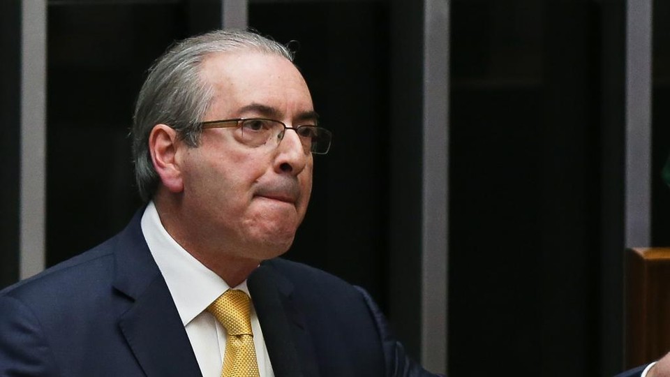 Sob gritos de ‘ladrão’ e ‘pega, pega’, Cunha é agredido por mulher em aeroporto; assista Eduardo Cunha responde a duas ações penais na Lava Jato. | Lula Marques/Agência PT
