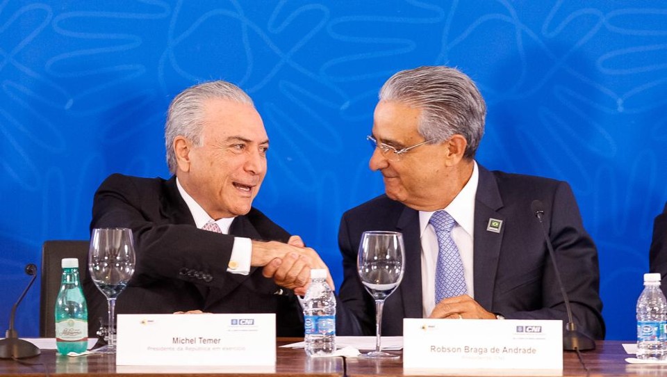 Temer (à esq.) e o presidente da CNI, em foto tirada em julho deste ano | Beto Barata/Presidência da República