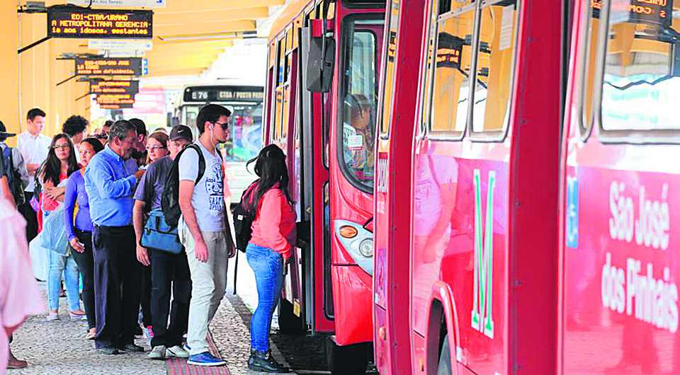 Reintegração do transporte de Curitiba depende de licitação metropolitana Para voltar a ter gestão integrada à Curitiba, transporte da RMC deverá passar antes por licitação. | Ivonaldo Alexandre/Gazeta do Povo