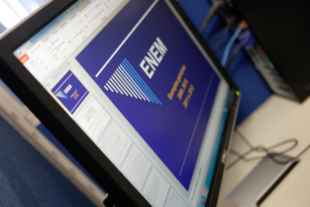 Documento mostra competências exigidas e exemplos de redações com pontuação máxima